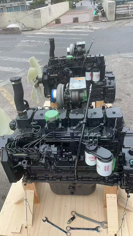 KOMATSU 6D102E - Motor für Bagger: das Bild 2 KOMATSU 6D102E - Motor für Bagger: das Bild 2