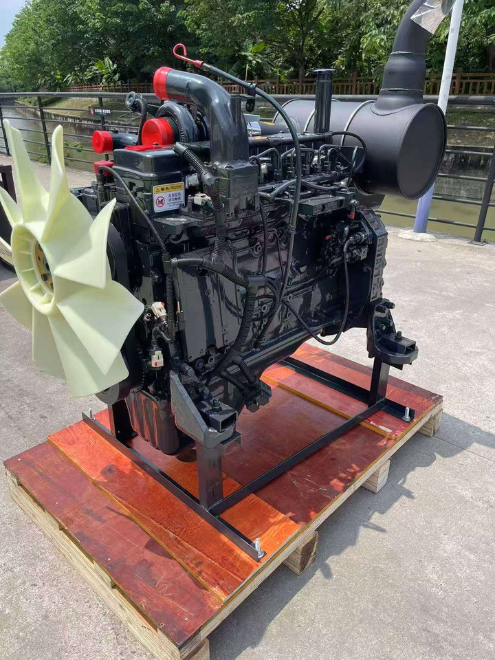 KOMATSU 6D107E-1 - Motor für Bagger: das Bild 2 KOMATSU 6D107E-1 - Motor für Bagger: das Bild 2