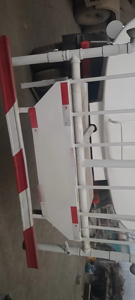 SINOTRUK 20 cubic meters tank - Tankwagen: das Bild 4 SINOTRUK 20 cubic meters tank - Tankwagen: das Bild 4