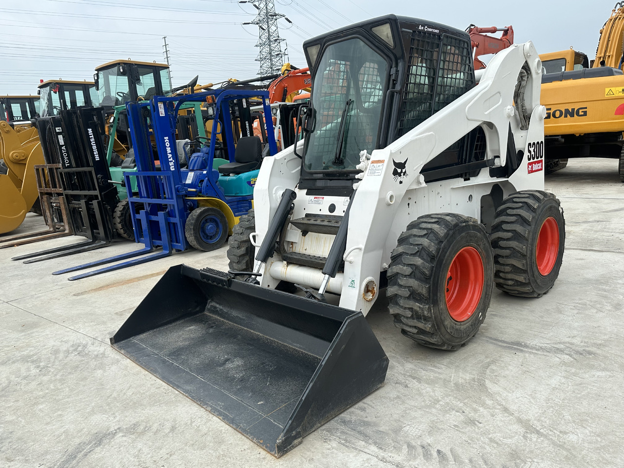 Second hand Hot sale skid-steers Bobcat S300 - Kompaktlader: das Bild 1 Second hand Hot sale skid-steers Bobcat S300 - Kompaktlader: das Bild 1