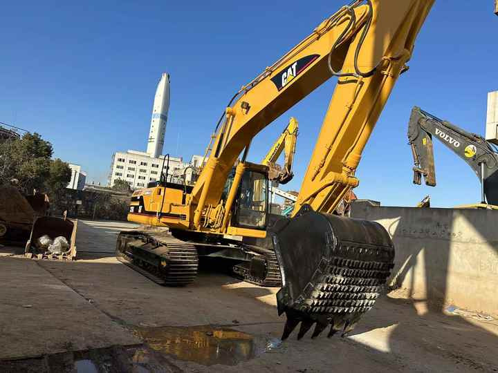Used Digger CAT 325BL Construction Machinery Construction Digger Used CAT 325BL Cheap Excavator - Kettenbagger: das Bild 5 Used Digger CAT 325BL Construction Machinery Construction Digger Used CAT 325BL Cheap Excavator - Kettenbagger: das Bild 5