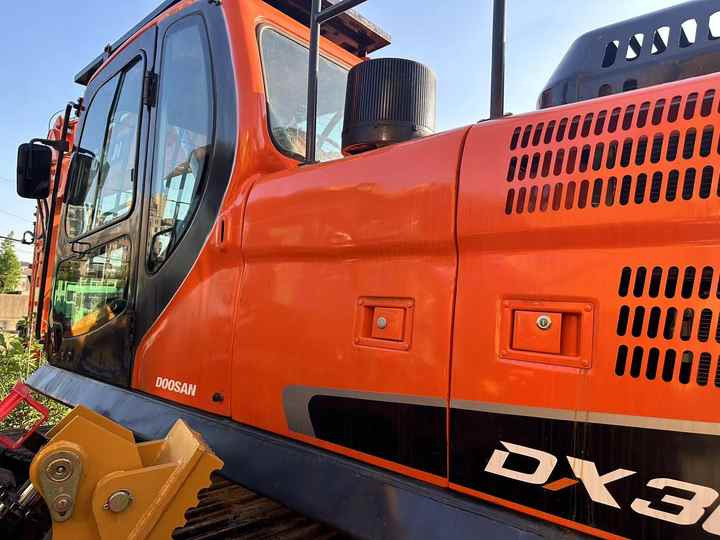 Used Digger DOOSAN DX300 Construction Machinery Construction Digger Used DOOSAN DX300 Cheap Excavator - Kettenbagger: das Bild 2 Used Digger DOOSAN DX300 Construction Machinery Construction Digger Used DOOSAN DX300 Cheap Excavator - Kettenbagger: das Bild 2