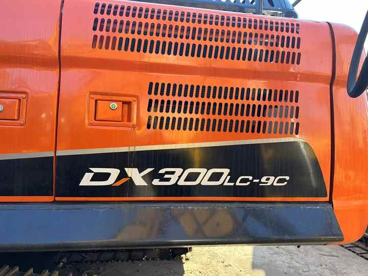 Used Digger DOOSAN DX300 Construction Machinery Construction Digger Used DOOSAN DX300 Cheap Excavator - Kettenbagger: das Bild 3 Used Digger DOOSAN DX300 Construction Machinery Construction Digger Used DOOSAN DX300 Cheap Excavator - Kettenbagger: das Bild 3