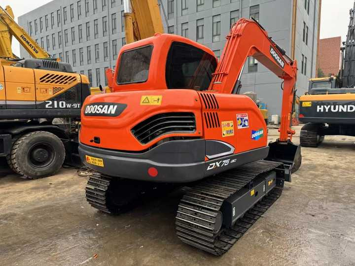 Used Digger DOOSAN DX75 Construction Machinery Construction Digger Used DOOSAN DX75 Cheap Excavator - Kettenbagger: das Bild 2 Used Digger DOOSAN DX75 Construction Machinery Construction Digger Used DOOSAN DX75 Cheap Excavator - Kettenbagger: das Bild 2