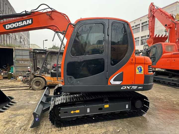 Used Digger DOOSAN DX75 Construction Machinery Construction Digger Used DOOSAN DX75 Cheap Excavator - Kettenbagger: das Bild 4 Used Digger DOOSAN DX75 Construction Machinery Construction Digger Used DOOSAN DX75 Cheap Excavator - Kettenbagger: das Bild 4