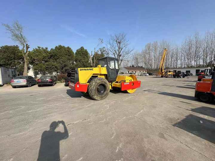 Used Dynapac CA301 Vibratory Roller with Less Working Time and Superior Performance Used Dynapac 251d/301D Roller for Sale - Straßenwalze: das Bild 5 Used Dynapac CA301 Vibratory Roller with Less Working Time and Superior Performance Used Dynapac 251d/301D Roller for Sale - Straßenwalze: das Bild 5