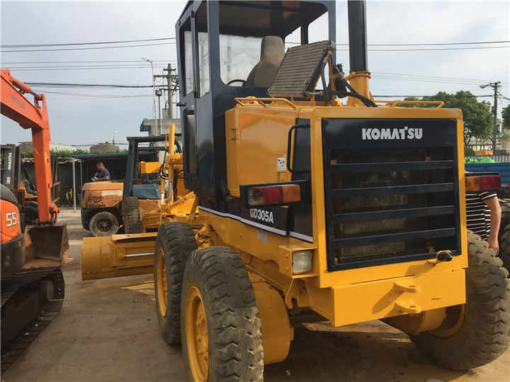 Used Komatsu GD305 Motor Grader Cheap Price Komatsu Road Grader GD305 Good Condition in China - Grader: das Bild 4 Used Komatsu GD305 Motor Grader Cheap Price Komatsu Road Grader GD305 Good Condition in China - Grader: das Bild 4