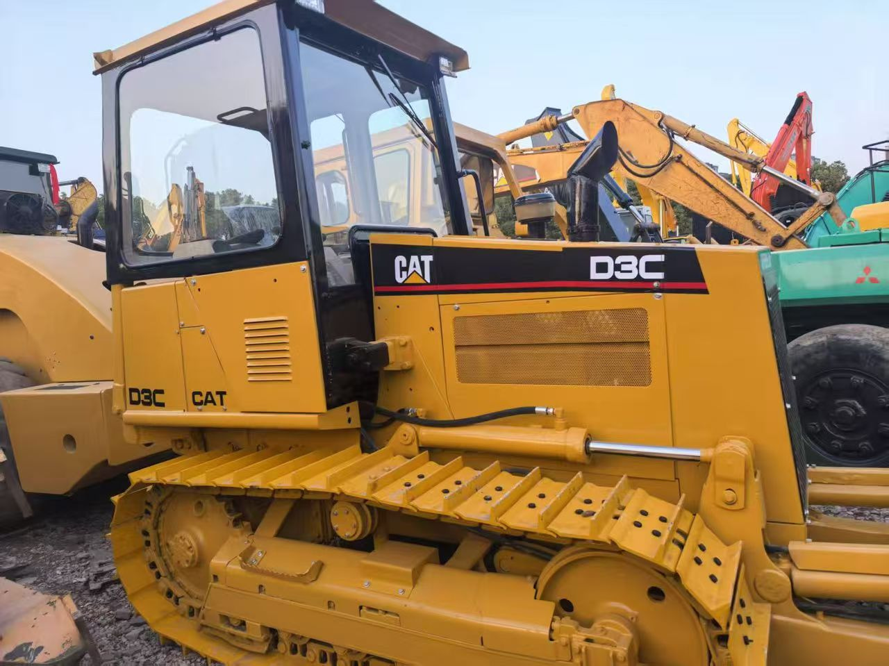 CATERPILLAR D3C - Bulldozer: das Bild 3 CATERPILLAR D3C - Bulldozer: das Bild 3