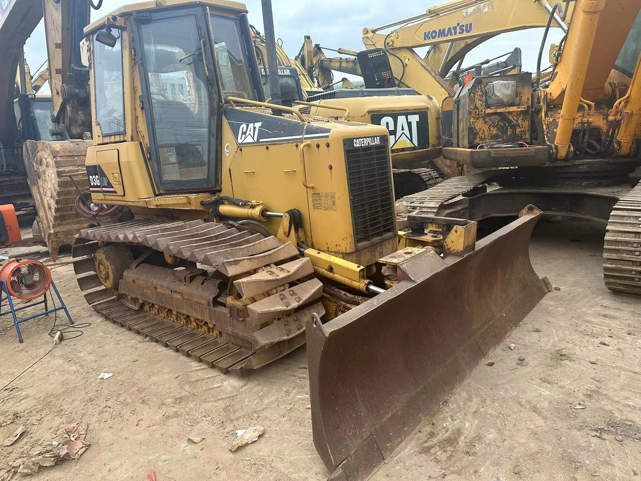 CATERPILLAR D3G - Bulldozer: das Bild 1 CATERPILLAR D3G - Bulldozer: das Bild 1