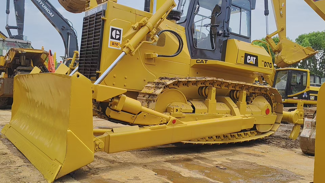 Bulldozer CATERPILLAR D7G: das Bild 6