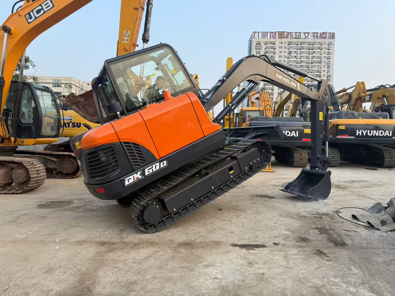 DOOSAN DX60D-10 - Minibagger: das Bild 1 DOOSAN DX60D-10 - Minibagger: das Bild 1