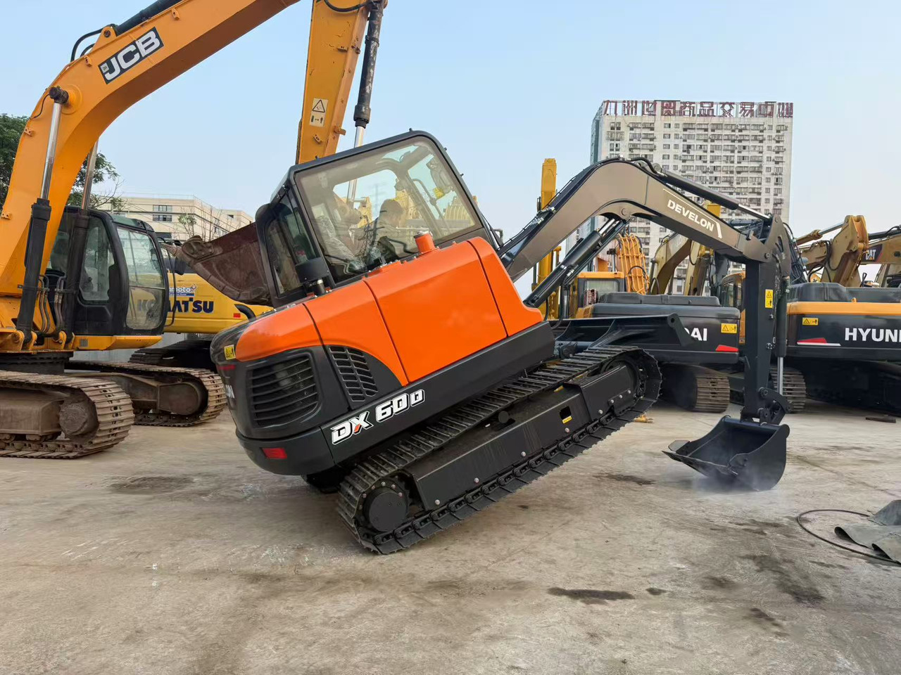DOOSAN DX60D-10 - Minibagger: das Bild 3 DOOSAN DX60D-10 - Minibagger: das Bild 3