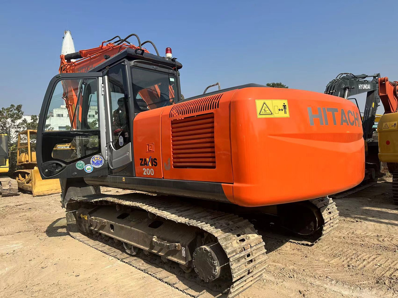 HITACHI ZX200-3 - Kettenbagger: das Bild 4 HITACHI ZX200-3 - Kettenbagger: das Bild 4
