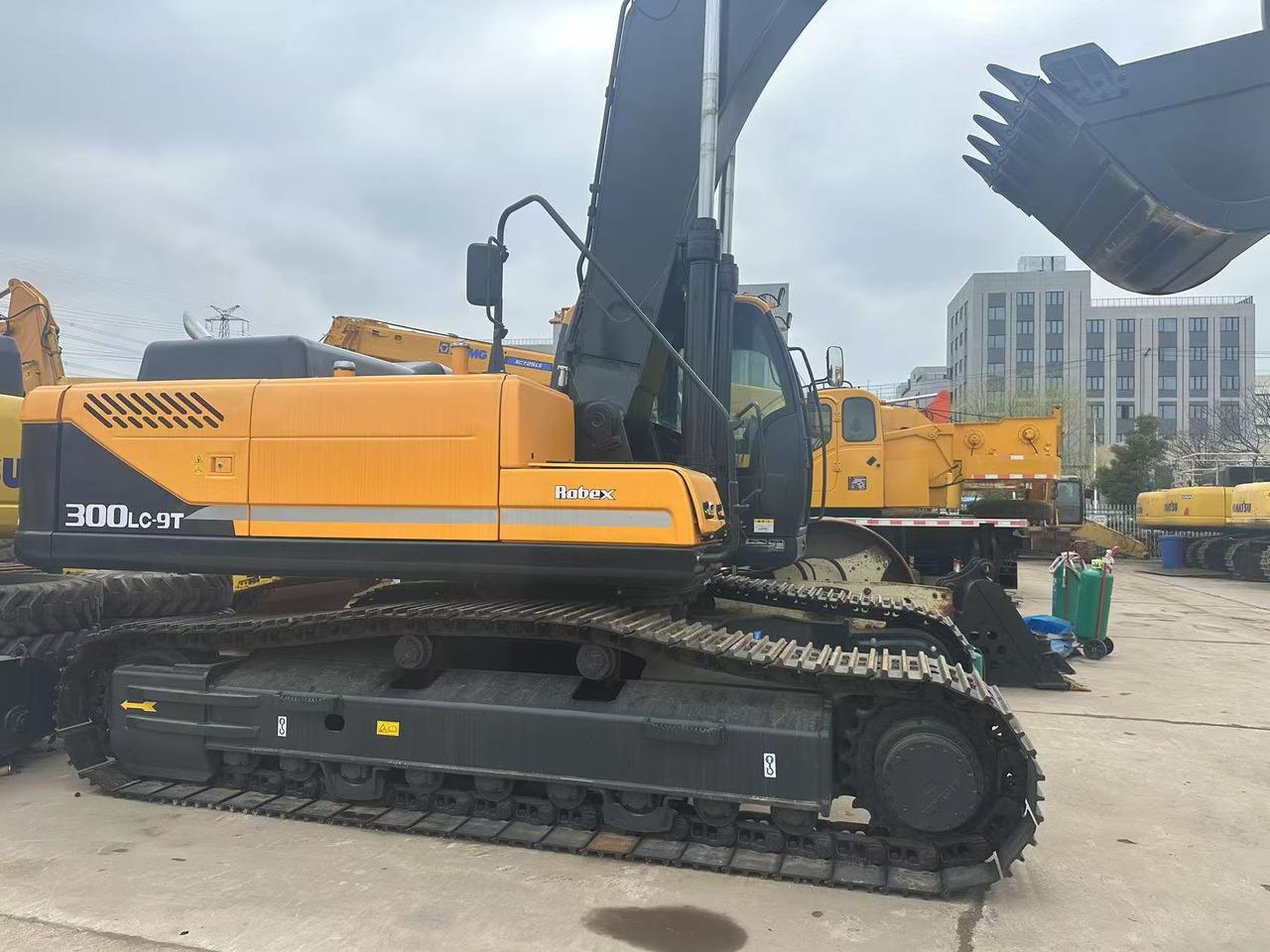 HYUNDAI R300LC-9T - Kettenbagger: das Bild 2 HYUNDAI R300LC-9T - Kettenbagger: das Bild 2