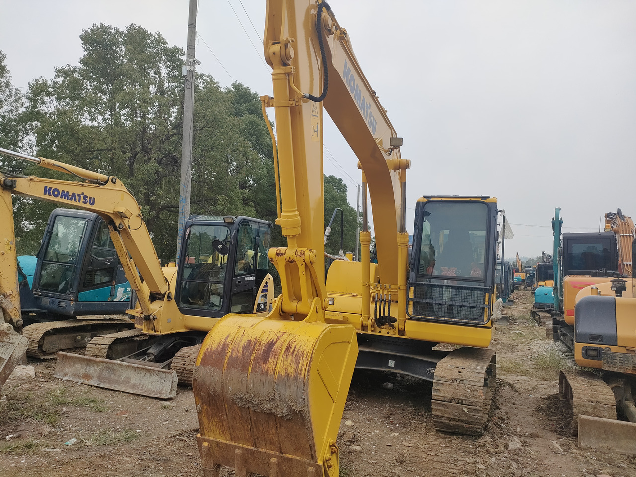KOMATSU PC130-7 - Mobilbagger: das Bild 3 KOMATSU PC130-7 - Mobilbagger: das Bild 3