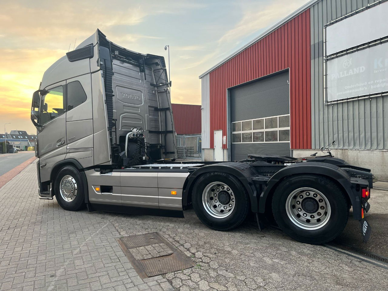 Volvo FH 16.650 FH16 6x4 - Sattelzugmaschine: das Bild 3 Volvo FH 16.650 FH16 6x4 - Sattelzugmaschine: das Bild 3