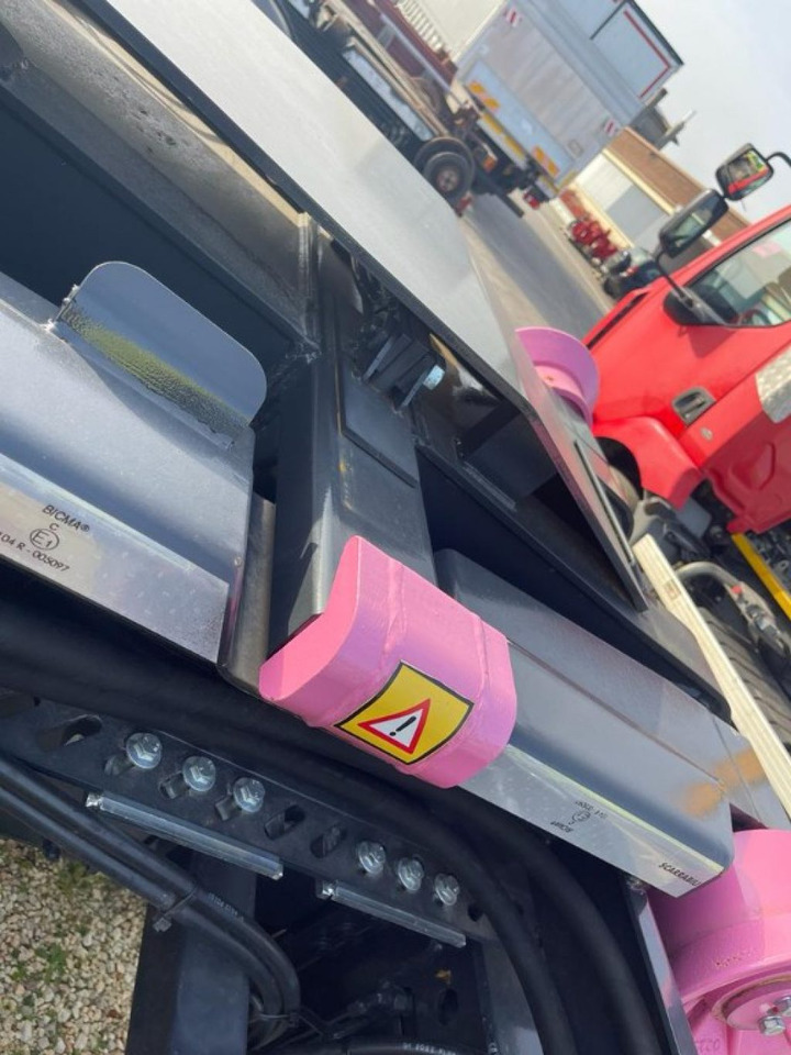 BLOCCAGGIO POSTERIORE ESTERNO - Karosserie und Außen für LKW: das Bild 2 BLOCCAGGIO POSTERIORE ESTERNO - Karosserie und Außen für LKW: das Bild 2