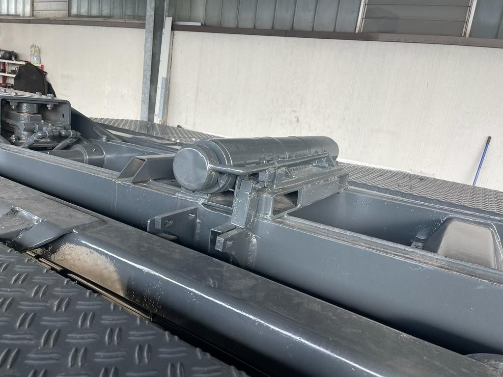 BLOCCAGGIO POSTERIORE INTERNO CON 2 PISTONI - Karosserie und Außen für LKW: das Bild 2 BLOCCAGGIO POSTERIORE INTERNO CON 2 PISTONI - Karosserie und Außen für LKW: das Bild 2