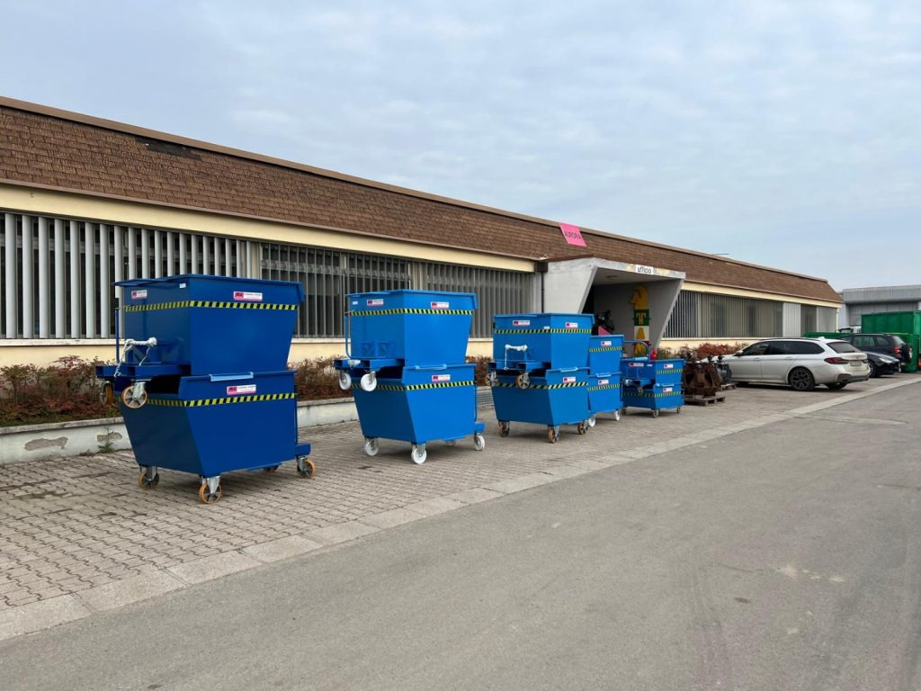 CONTAINER A BENNA RIBALTABILE - Kippbehälter: das Bild 3 CONTAINER A BENNA RIBALTABILE - Kippbehälter: das Bild 3