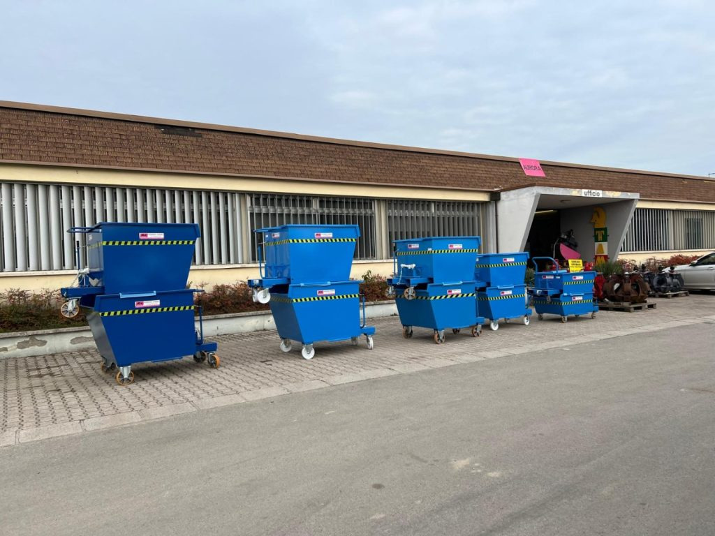 CONTAINER A BENNA RIBALTABILE - Kippbehälter: das Bild 2 CONTAINER A BENNA RIBALTABILE - Kippbehälter: das Bild 2