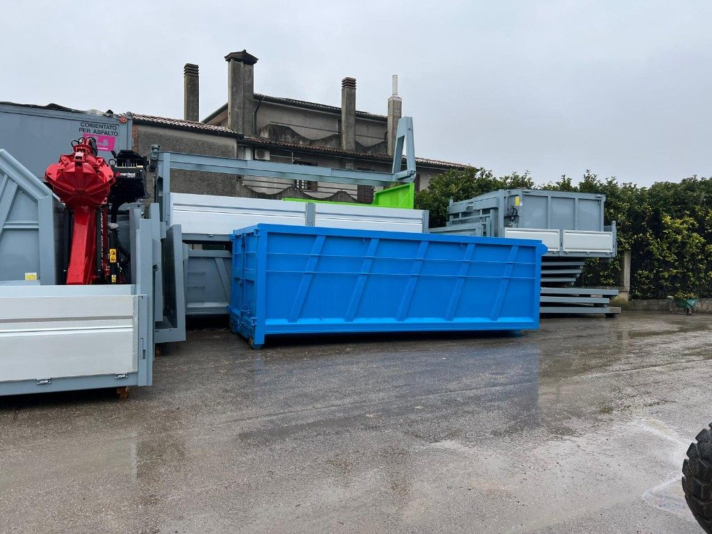 CONTAINER SCARRABILE NUOVO A CIELO APERTO - Abrollcontainer: das Bild 4 CONTAINER SCARRABILE NUOVO A CIELO APERTO - Abrollcontainer: das Bild 4