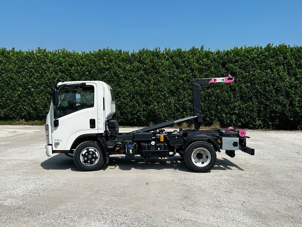 ISUZU P75 NUOVO SCARRABILE - Abrollkipper: das Bild 2 ISUZU P75 NUOVO SCARRABILE - Abrollkipper: das Bild 2