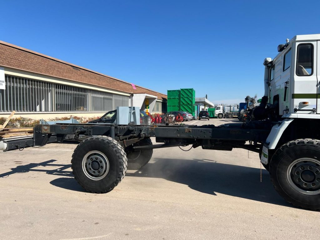 IVECO 100 4X4 BALESTRATO ANTERIORE E POSTERIO - Fahrgestell LKW: das Bild 5 IVECO 100 4X4 BALESTRATO ANTERIORE E POSTERIO - Fahrgestell LKW: das Bild 5