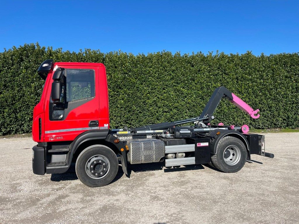 IVECO EUROCARGO 160E SCARRABILE - Abrollkipper: das Bild 2 IVECO EUROCARGO 160E SCARRABILE - Abrollkipper: das Bild 2