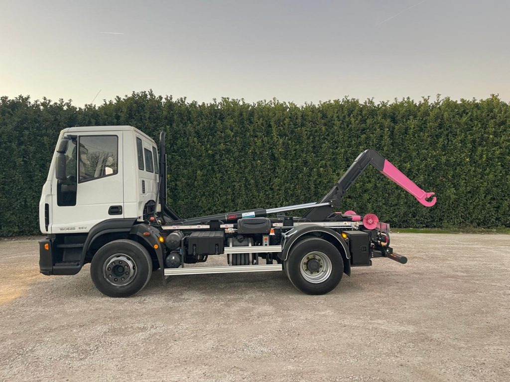 IVECO EUROCARGO 160E25 SCARRABILE - Abrollkipper: das Bild 4 IVECO EUROCARGO 160E25 SCARRABILE - Abrollkipper: das Bild 4