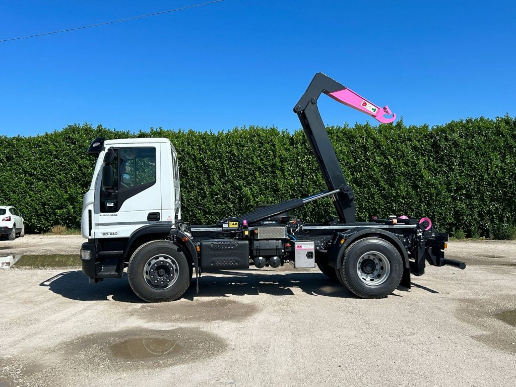 IVECO EUROCARGO 180E32K NUOVO SCARRABILE - Abrollkipper: das Bild 3 IVECO EUROCARGO 180E32K NUOVO SCARRABILE - Abrollkipper: das Bild 3