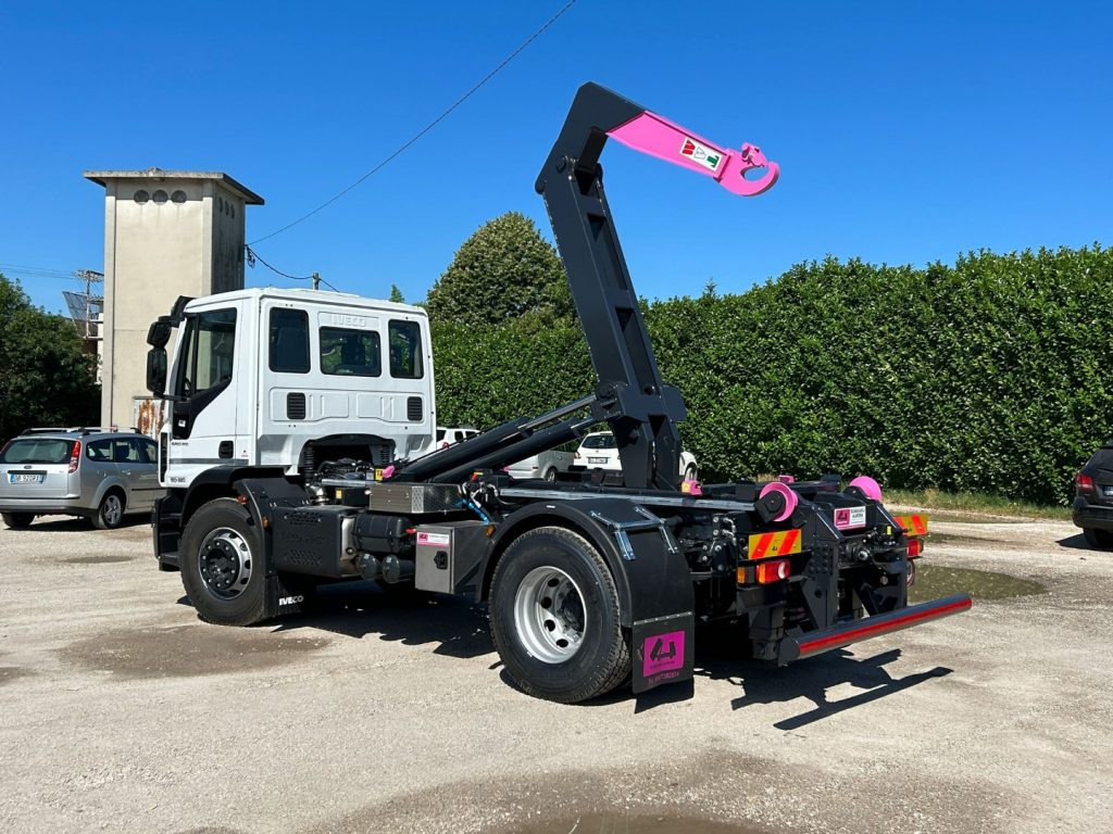 IVECO EUROCARGO 180E32K NUOVO SCARRABILE - Abrollkipper: das Bild 4 IVECO EUROCARGO 180E32K NUOVO SCARRABILE - Abrollkipper: das Bild 4