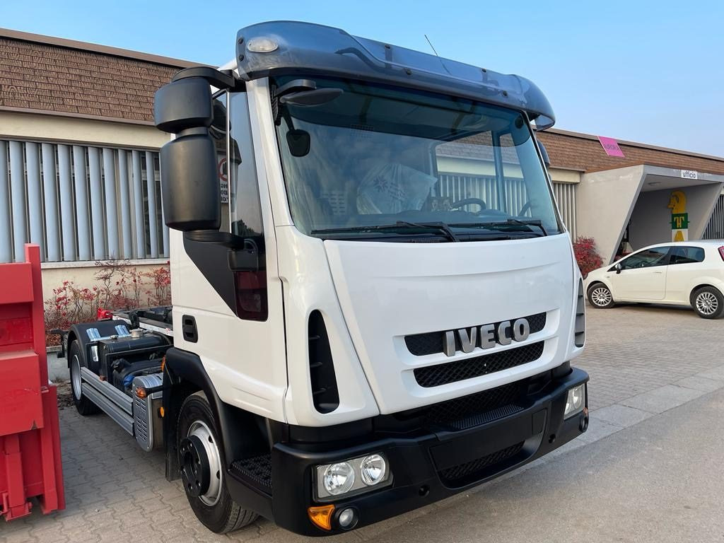 IVECO EUROCARGO 80 E18 CON IMPIANTO SCARRABILE NUO - Abrollkipper: das Bild 2 IVECO EUROCARGO 80 E18 CON IMPIANTO SCARRABILE NUO - Abrollkipper: das Bild 2