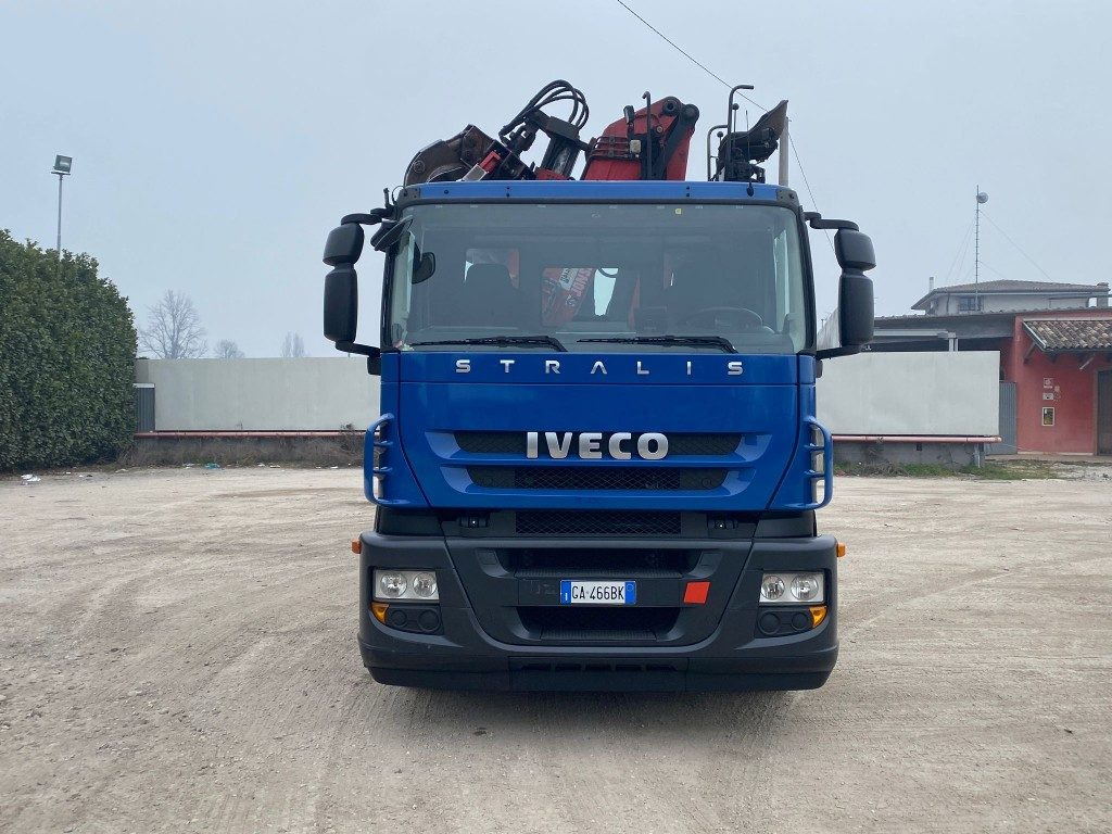 IVECO STRALIS 260.450 SCARRABILE CON GRU - Abrollkipper, Autokran: das Bild 2 IVECO STRALIS 260.450 SCARRABILE CON GRU - Abrollkipper, Autokran: das Bild 2