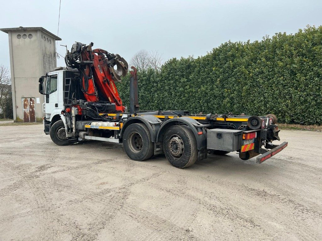 IVECO STRALIS 260S42 SCARRABILE USATO CON GRU - Abrollkipper: das Bild 3 IVECO STRALIS 260S42 SCARRABILE USATO CON GRU - Abrollkipper: das Bild 3