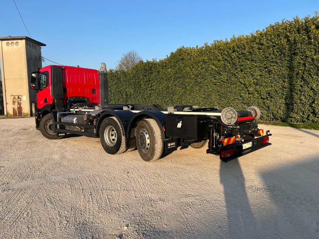 IVECO X-WAY AD260 NUOVO TARGATO SCARRABILE - Abrollkipper: das Bild 3 IVECO X-WAY AD260 NUOVO TARGATO SCARRABILE - Abrollkipper: das Bild 3