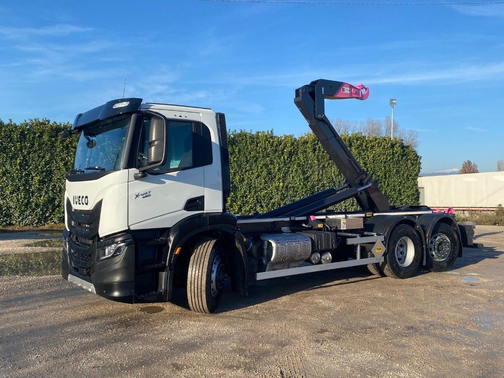 IVECO X-WAY AD280X48 NUOVO SCARRABILE PASSO 4500 - Abrollkipper: das Bild 1 IVECO X-WAY AD280X48 NUOVO SCARRABILE PASSO 4500 - Abrollkipper: das Bild 1
