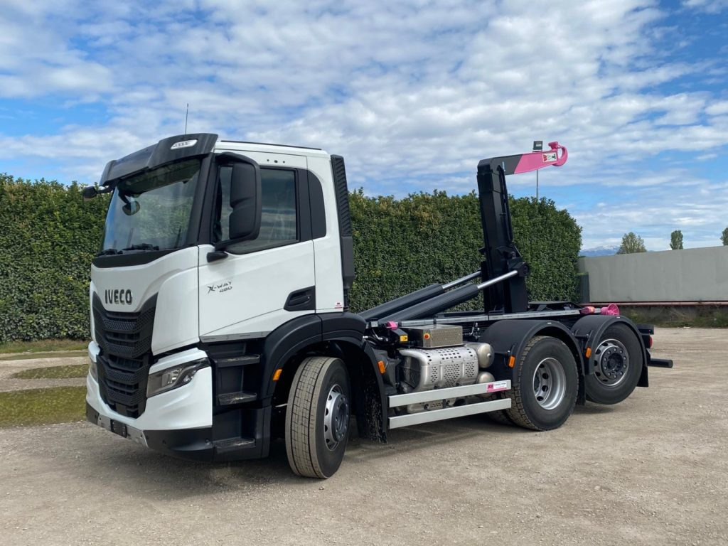 IVECO X-WAY AD280X48Y NUOVO SCARRABILE PASSO 3120 - Abrollkipper: das Bild 1 IVECO X-WAY AD280X48Y NUOVO SCARRABILE PASSO 3120 - Abrollkipper: das Bild 1