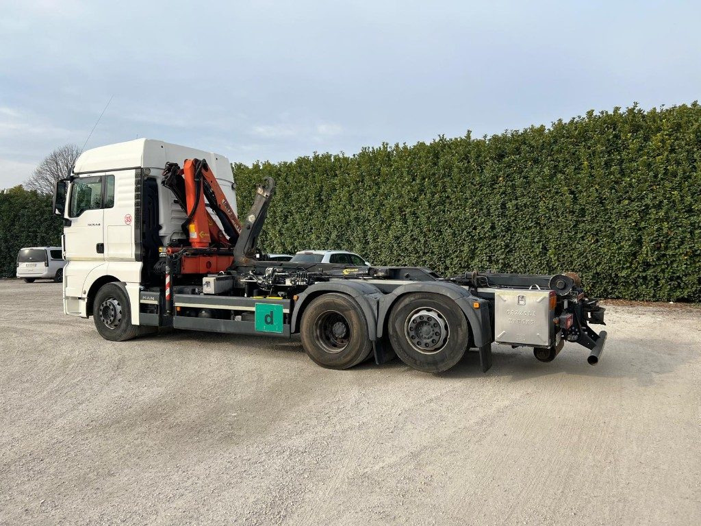 MAN TGX 26.480 SCARRABILE CON GRU DIETRO CABINA - Abrollkipper: das Bild 4 MAN TGX 26.480 SCARRABILE CON GRU DIETRO CABINA - Abrollkipper: das Bild 4