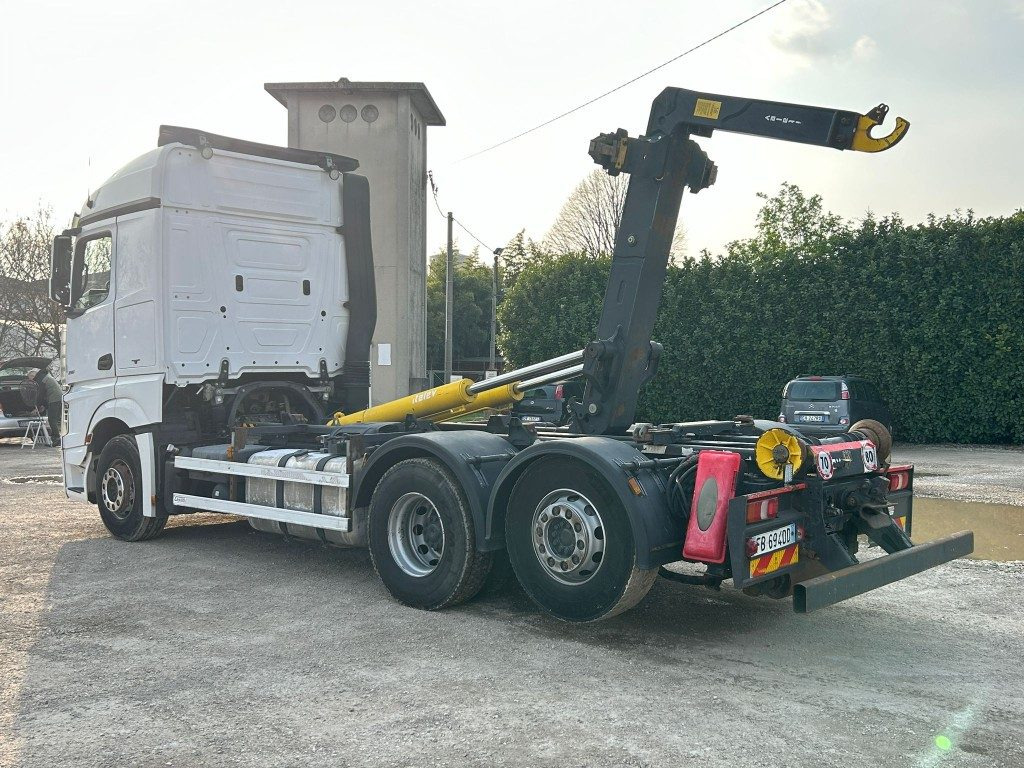 MERCEDES ACTROS 25.51 SCARRABILE - Abrollkipper: das Bild 4 MERCEDES ACTROS 25.51 SCARRABILE - Abrollkipper: das Bild 4
