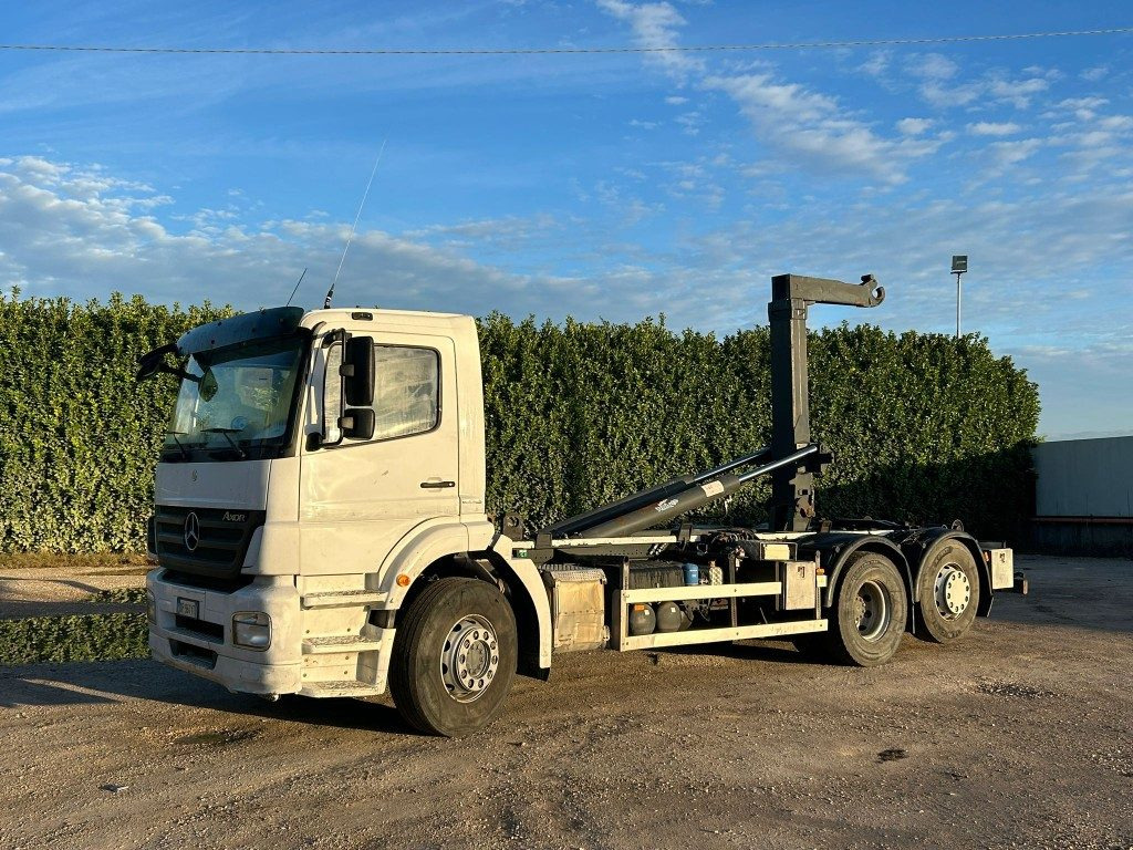 MERCEDES-BENZ MERCEDES 2533 SCARRABILE - Abrollkipper: das Bild 1 MERCEDES-BENZ MERCEDES 2533 SCARRABILE - Abrollkipper: das Bild 1