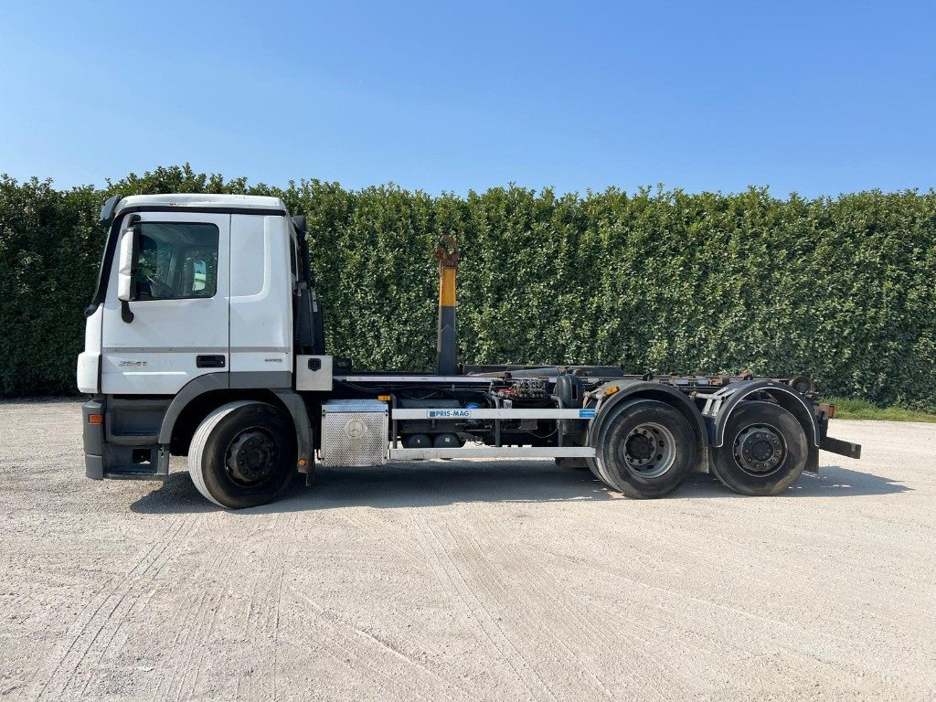 MERCEDES-BENZ MERCEDES ACTROS 25.41 SCARRABILE - Abrollkipper: das Bild 3 MERCEDES-BENZ MERCEDES ACTROS 25.41 SCARRABILE - Abrollkipper: das Bild 3