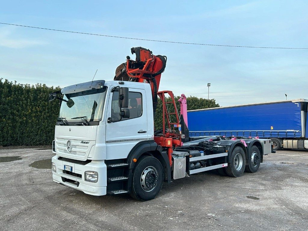 MERCEDES-BENZ MERCEDES AXOR 2533 SCARRABILE CON GRU E POLIPO - Abrollkipper: das Bild 2 MERCEDES-BENZ MERCEDES AXOR 2533 SCARRABILE CON GRU E POLIPO - Abrollkipper: das Bild 2