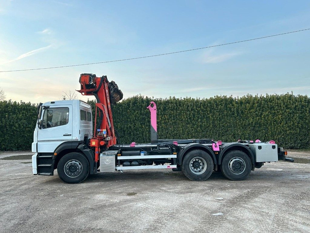 MERCEDES-BENZ MERCEDES AXOR 2533 SCARRABILE CON GRU E POLIPO - Abrollkipper: das Bild 5 MERCEDES-BENZ MERCEDES AXOR 2533 SCARRABILE CON GRU E POLIPO - Abrollkipper: das Bild 5