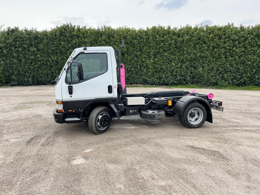 MITSUBISHI CANTER 3.0 SCARRABILE - Abrollkipper: das Bild 3 MITSUBISHI CANTER 3.0 SCARRABILE - Abrollkipper: das Bild 3