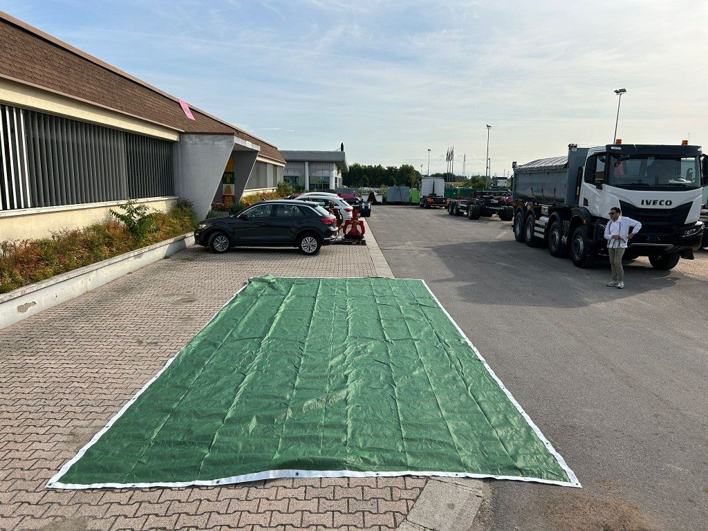 RETE ANTIGRANDINE NUOVA PER COPERTURA CONTAINERS - Karosserie und Außen für Wechselaufbau/ Container: das Bild 1 RETE ANTIGRANDINE NUOVA PER COPERTURA CONTAINERS - Karosserie und Außen für Wechselaufbau/ Container: das Bild 1