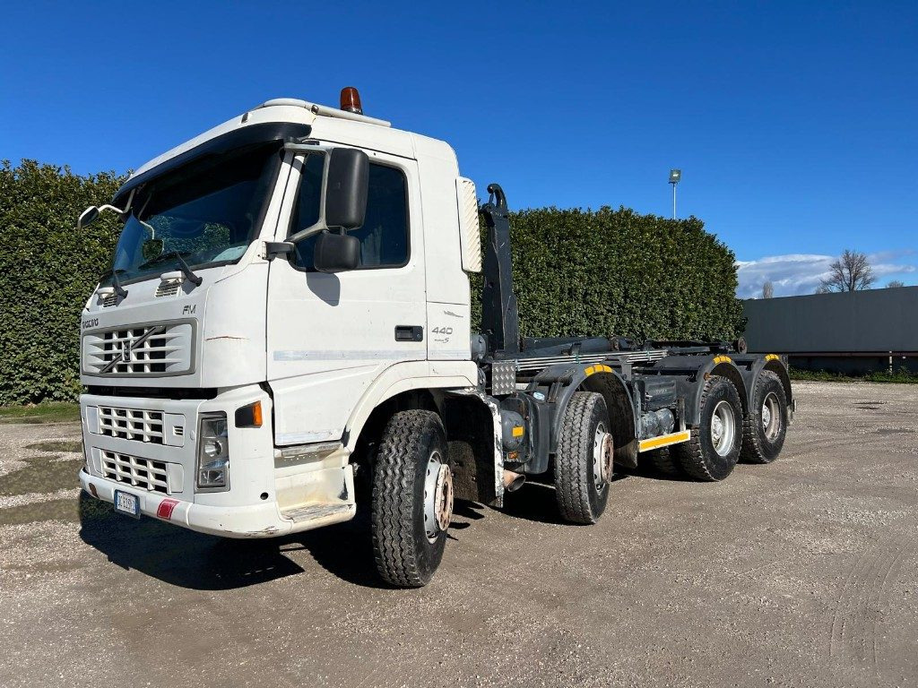VOLVO FM440 SCARRABILE - Abrollkipper: das Bild 1 VOLVO FM440 SCARRABILE - Abrollkipper: das Bild 1