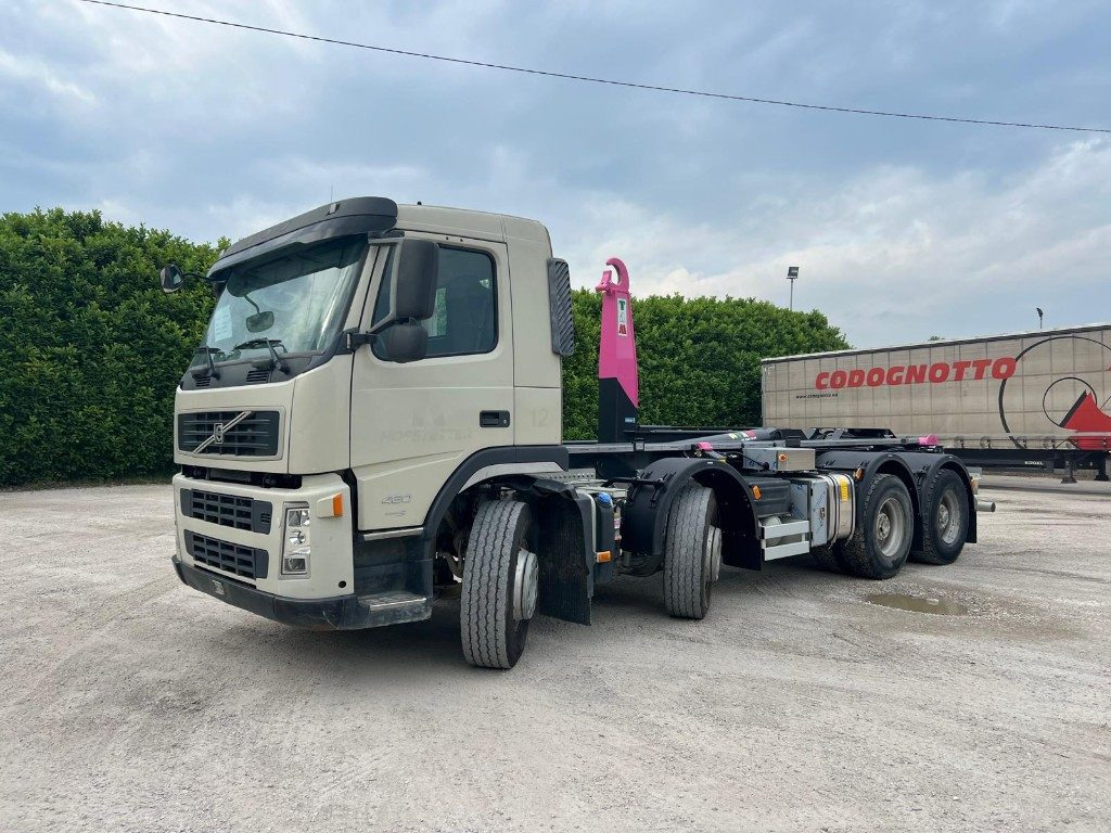 VOLVO FM480 SCARRABILE 8X4 - Abrollkipper: das Bild 1 VOLVO FM480 SCARRABILE 8X4 - Abrollkipper: das Bild 1