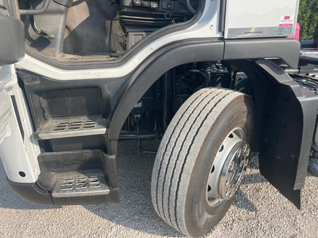 VOLVO FM9 SCARRABILE - Abrollkipper: das Bild 3 VOLVO FM9 SCARRABILE - Abrollkipper: das Bild 3