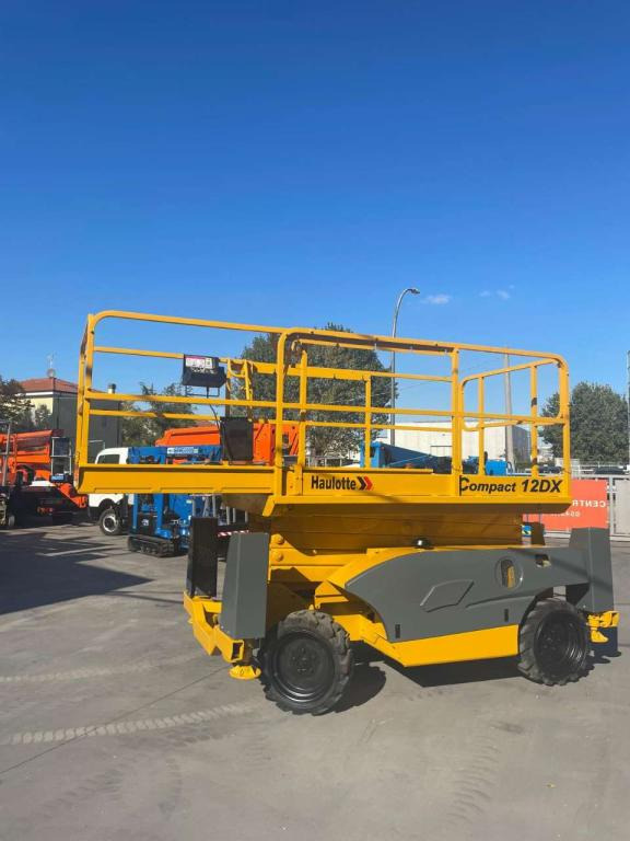 Haulotte COMPACT 12DX - Scherenbühne: das Bild 1 Haulotte COMPACT 12DX - Scherenbühne: das Bild 1