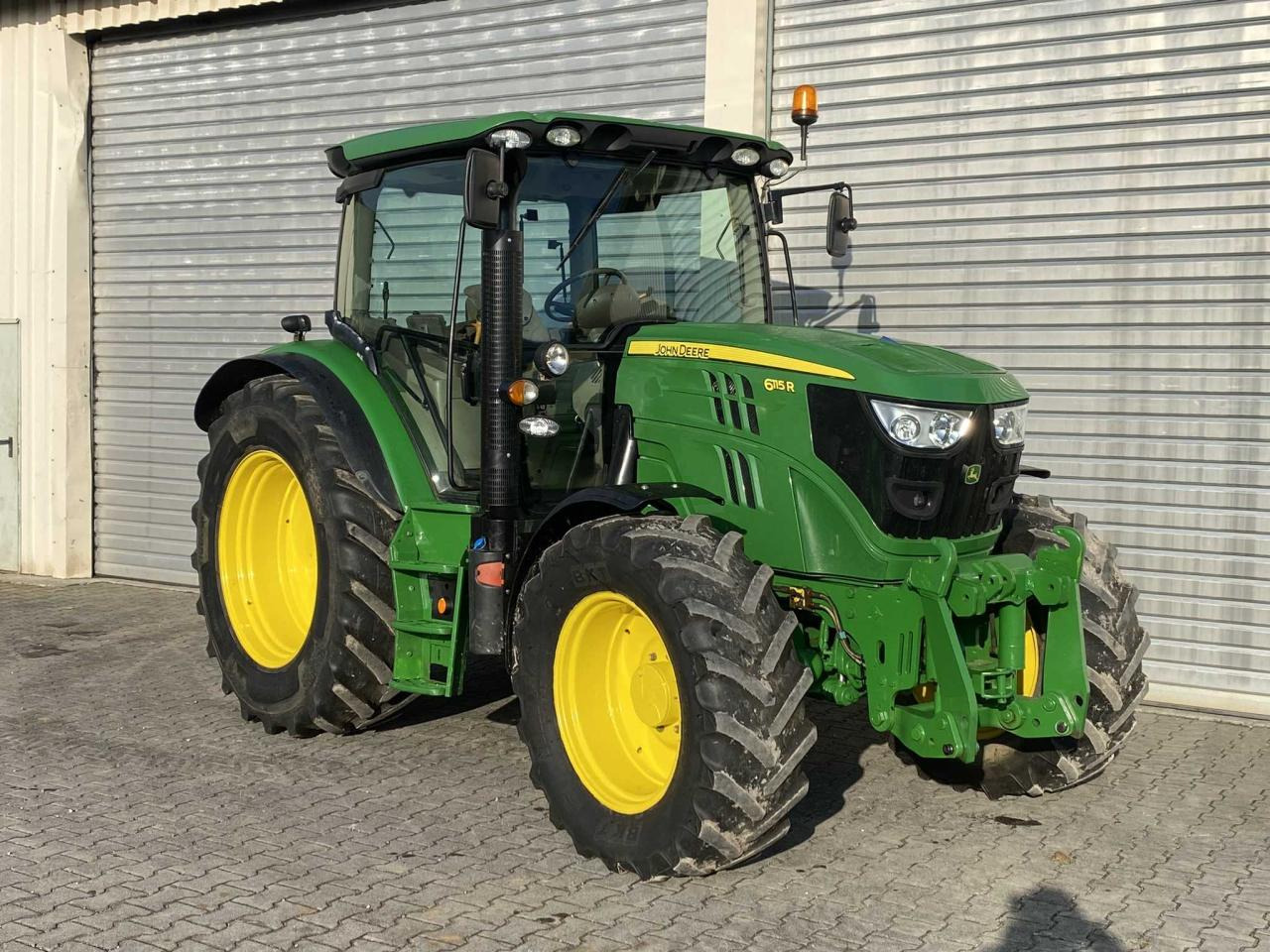 John Deere 6115R - Traktor: das Bild 3 John Deere 6115R - Traktor: das Bild 3
